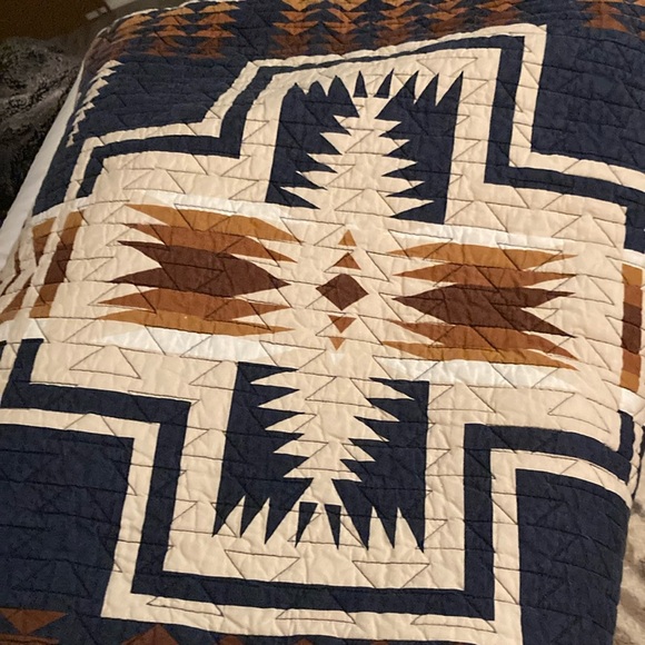 Pendleton King sized comforter w/ 2 shams - Picture 2 of 4